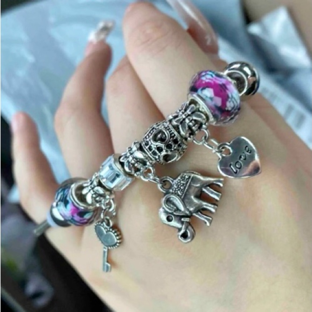 🐘‼️RE-STOCKED‼️🐘Elephant & Heart Charm Bracelet NWT - Picture 2 of 9